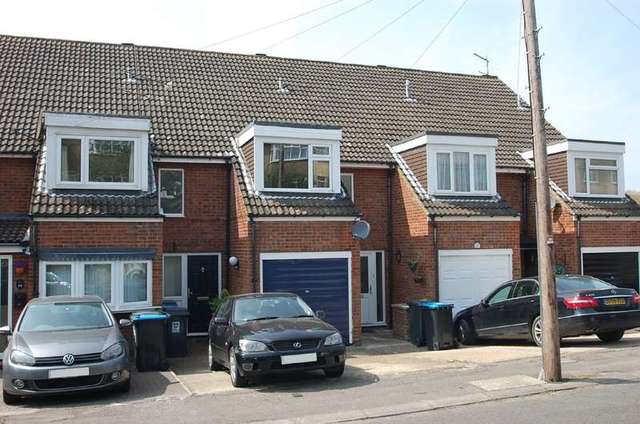  Image of 3 Bedroom Town House to rent at Boxmoor Hemel Hempstead HERTS, HP1 1TA