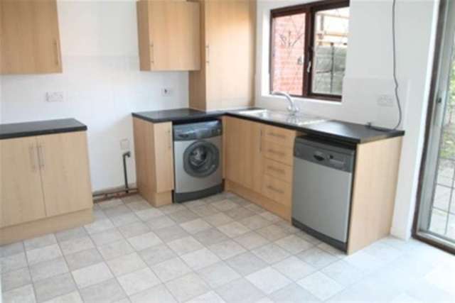  Image of 2 Bedroom Detached to rent at London, SE28 0EE