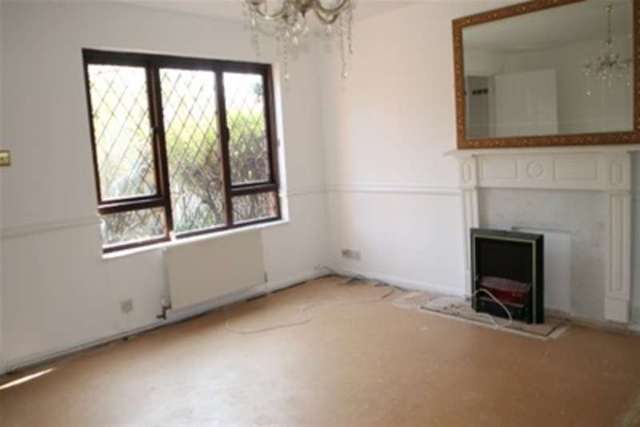  Image of 2 Bedroom Detached to rent at London, SE28 0EE