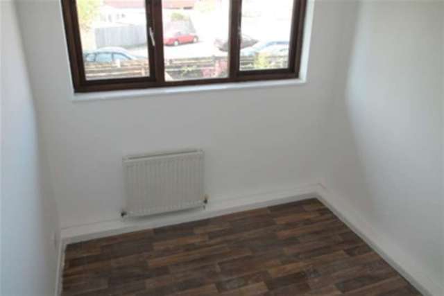  Image of 2 Bedroom Detached to rent at London, SE28 0EE