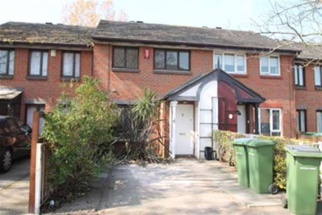 Image of 2 Bedroom Detached to rent at London, SE28 0EE