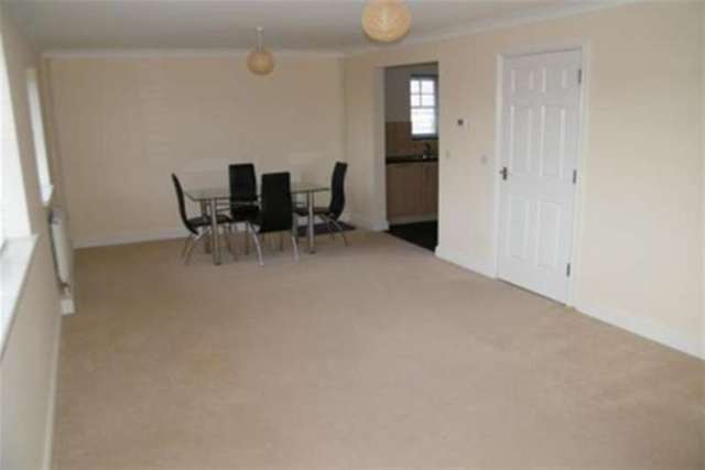  Image of 2 Bedroom Flat to rent at Purfleet, RM19 1LA