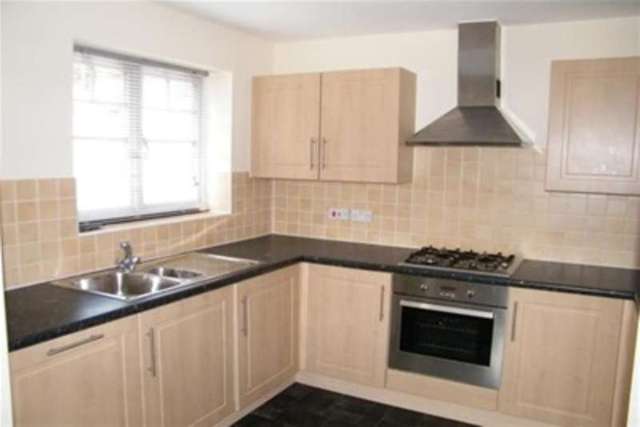  Image of 2 Bedroom Flat to rent at Purfleet, RM19 1LA