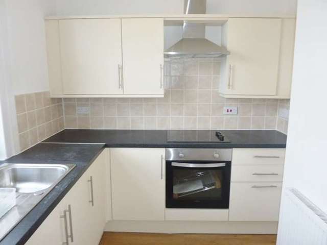  Image of 3 Bedroom Flat for sale at Eastbourne, BN21 3RR