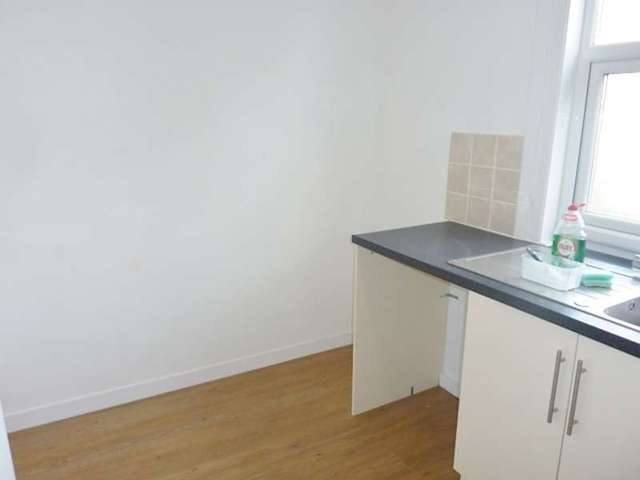  Image of 3 Bedroom Flat for sale at Eastbourne, BN21 3RR