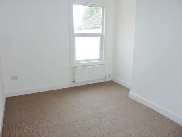  Image of 3 Bedroom Flat for sale at Eastbourne, BN21 3RR