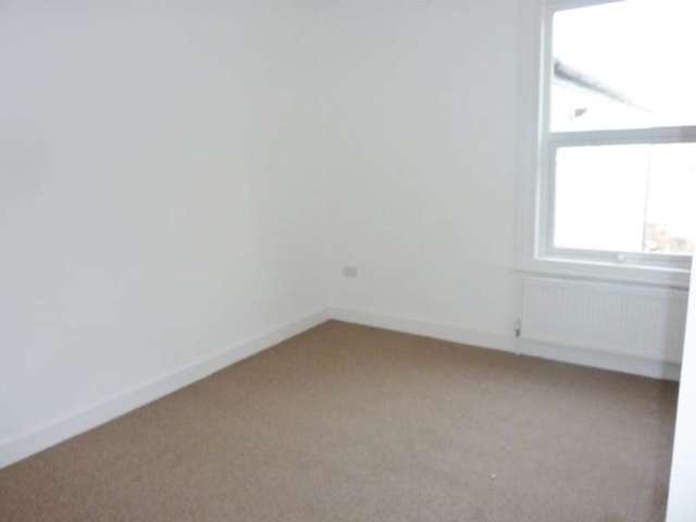  Image of 3 Bedroom Flat for sale at Eastbourne, BN21 3RR