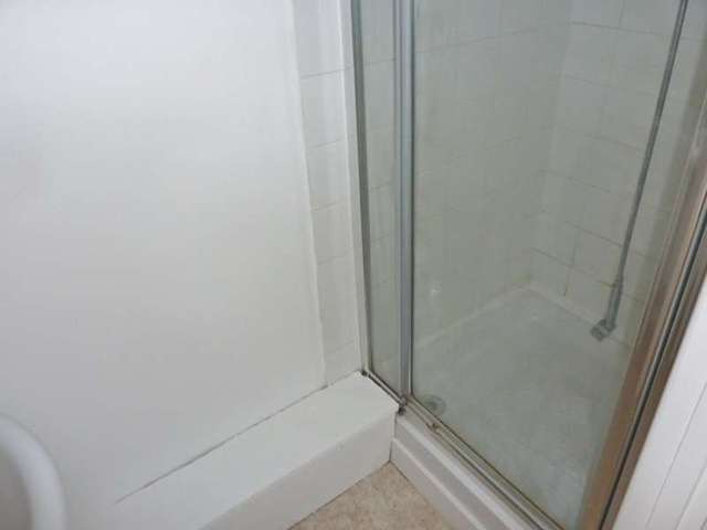 Image of 3 Bedroom Flat for sale at Eastbourne, BN21 3RR