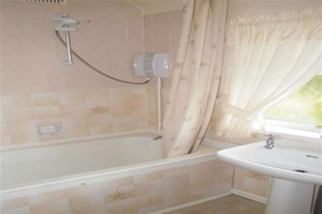  Image of 3 Bedroom Detached to rent at Nottingham, NG9 5EE