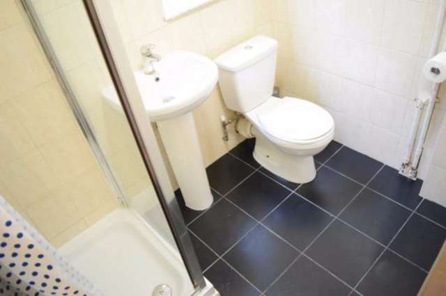  Image of 1 Bedroom Apartment to rent at Ilford, IG1 1BA