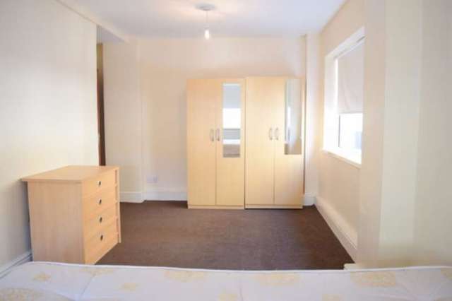  Image of 1 Bedroom Apartment to rent at Ilford, IG1 1BA