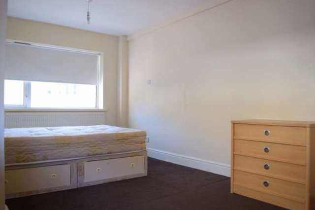  Image of 1 Bedroom Apartment to rent at Ilford, IG1 1BA