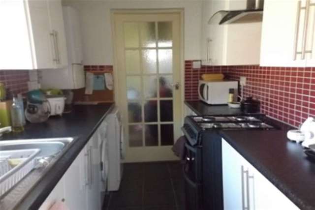  Image of 3 Bedroom Detached to rent at Nottingham, NG7 2PG
