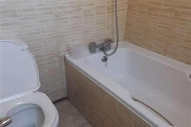  Image of 3 Bedroom Detached to rent at Nottingham, NG7 2PG