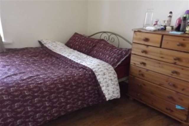  Image of 3 Bedroom Detached to rent at Nottingham, NG7 2PG