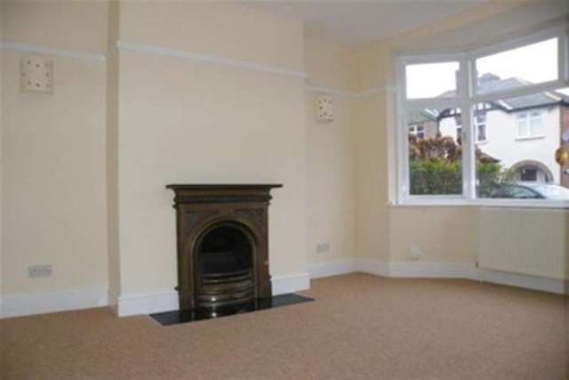 Image of 3 Bedroom Semi-Detached to rent at Nottingham, NG2 6DP