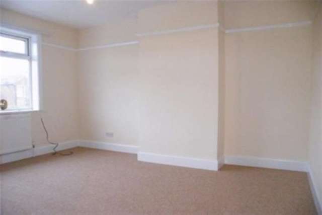 Image of 3 Bedroom Semi-Detached to rent at Nottingham, NG2 6DP