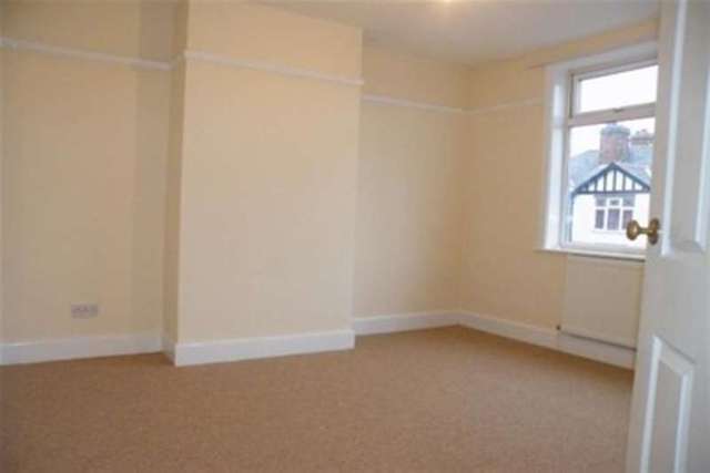  Image of 3 Bedroom Semi-Detached to rent at Nottingham, NG2 6DP