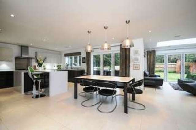  Image of 5 Bedroom Detached for sale at Egerton Close  Bushey, WD23 1FQ