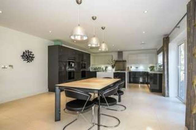  Image of 5 Bedroom Detached for sale at Egerton Close  Bushey, WD23 1FQ