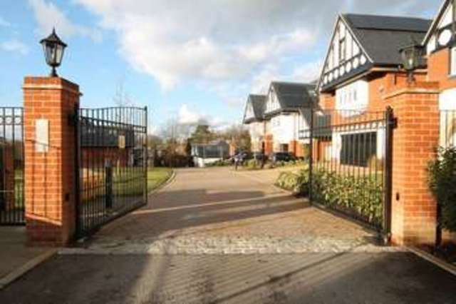  Image of 5 Bedroom Detached for sale at Egerton Close  Bushey, WD23 1FQ