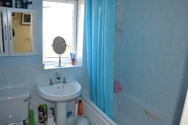  Image of 3 Bedroom Semi-Detached for sale at Gleneagles Crescent  New Holland, DN19 7TL