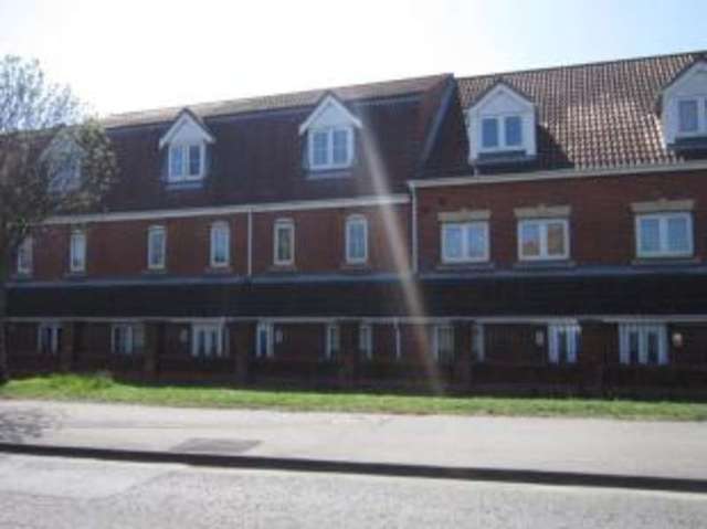  Image of 2 Bedroom Maisonette for sale at Hamble Southampton Hamble-le-Rice, SO31 4FD