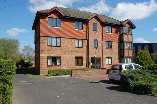  Image of 1 Bedroom Property for sale at Oldfield Road  Hampton, TW12 2HS