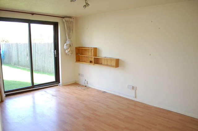  Image of 1 Bedroom Property for sale at Oldfield Road  Hampton, TW12 2HS