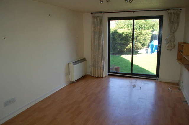  Image of 1 Bedroom Property for sale at Oldfield Road  Hampton, TW12 2HS