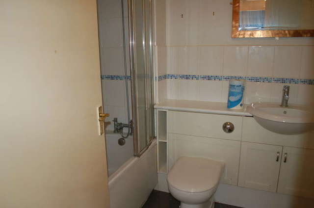  Image of 1 Bedroom Property for sale at Oldfield Road  Hampton, TW12 2HS