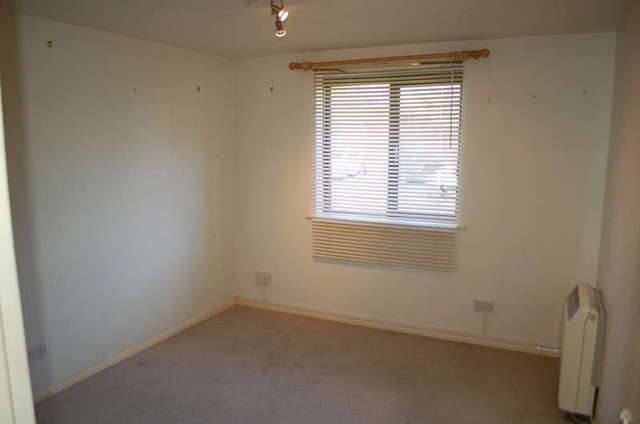  Image of 1 Bedroom Property for sale at Oldfield Road  Hampton, TW12 2HS