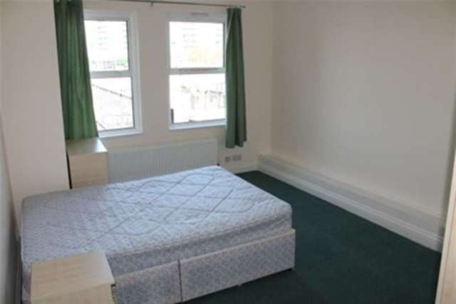  Image of 1 Bedroom Flat to rent at Hounslow, TW3 1BQ