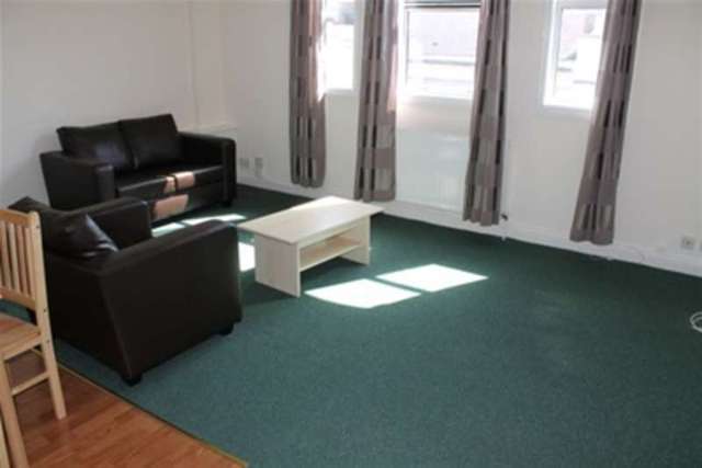  Image of 1 Bedroom Flat to rent at Hounslow, TW3 1BQ