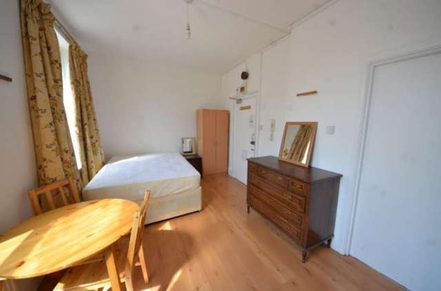  Image of Studio to rent at Holloway Road  Islington, N7 6NJ