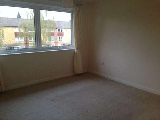  Image of 2 Bedroom Flat to rent at Reading, RG30 2DU