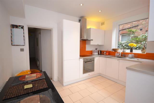  Image of 2 Bedroom Property to rent at East Finchley, N2 8AS