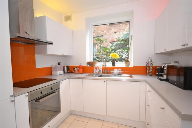 Image of 2 Bedroom Property to rent at East Finchley, N2 8AS