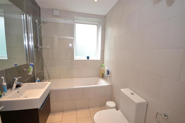  Image of 2 Bedroom Property to rent at East Finchley, N2 8AS