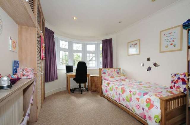 Image of 4 Bedroom Semi-Detached for sale at Harrow Middlesex, HA2 7NL