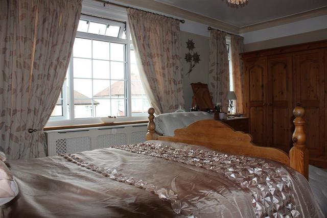  Image of 3 Bedroom Semi-Detached for sale at Abbey Wood London Lesnes Abbey, SE2 0QG