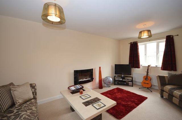  Image of 2 Bedroom Flat for sale at Pavilions Close  Brixham, TQ5 8BU