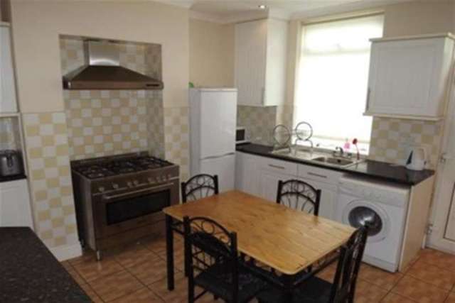  Image of 4 Bedroom Detached to rent at Sheffield, S11 8UN