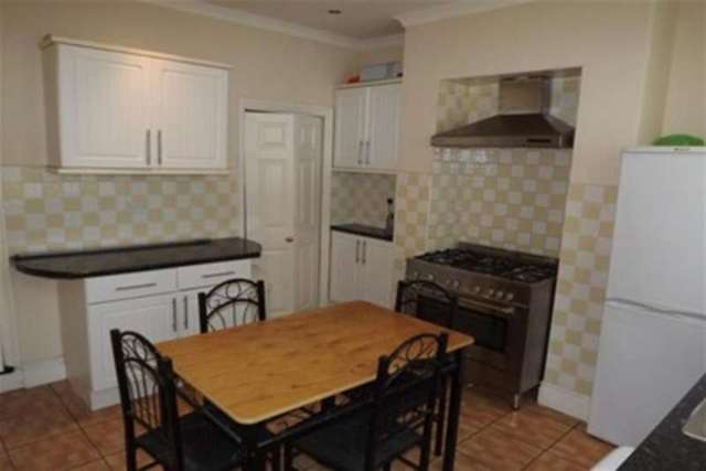  Image of 4 Bedroom Detached to rent at Sheffield, S11 8UN