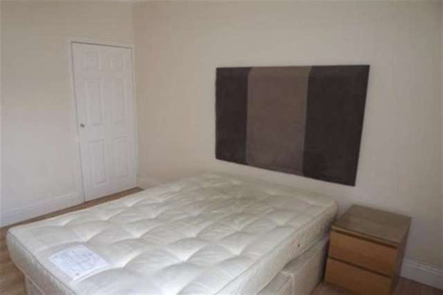  Image of 4 Bedroom Detached to rent at Sheffield, S11 8UN