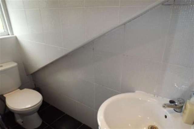  Image of 4 Bedroom Detached to rent at Sheffield, S11 8UN