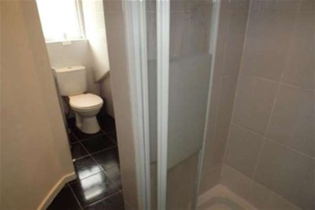  Image of 4 Bedroom Detached to rent at Sheffield, S11 8UN