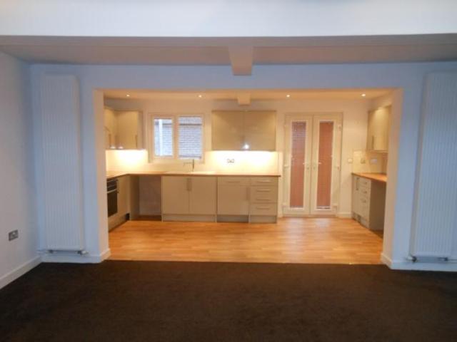  Image of 3 Bedroom Flat to rent at Bedford Beds Beds, MK40 3JB