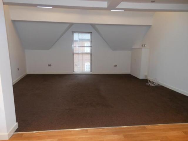  Image of 3 Bedroom Flat to rent at Bedford Beds Beds, MK40 3JB