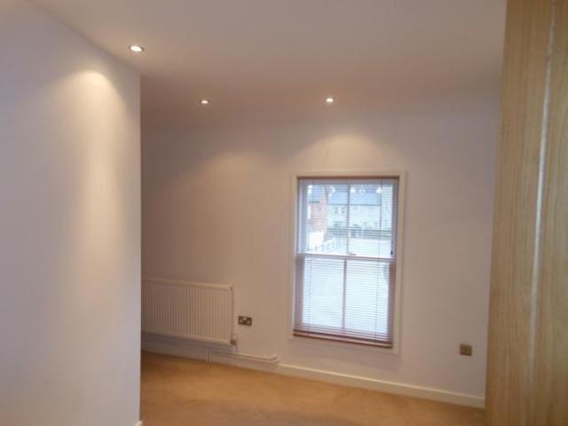  Image of 3 Bedroom Flat to rent at Bedford Beds Beds, MK40 3JB